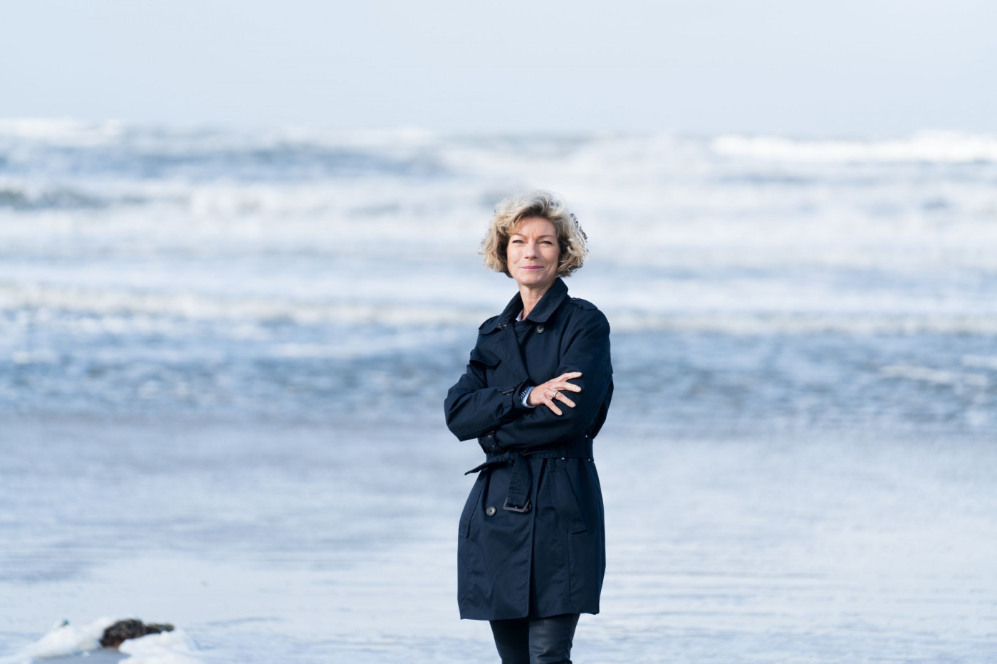 Portræt af Henriette Holmskov ved havet